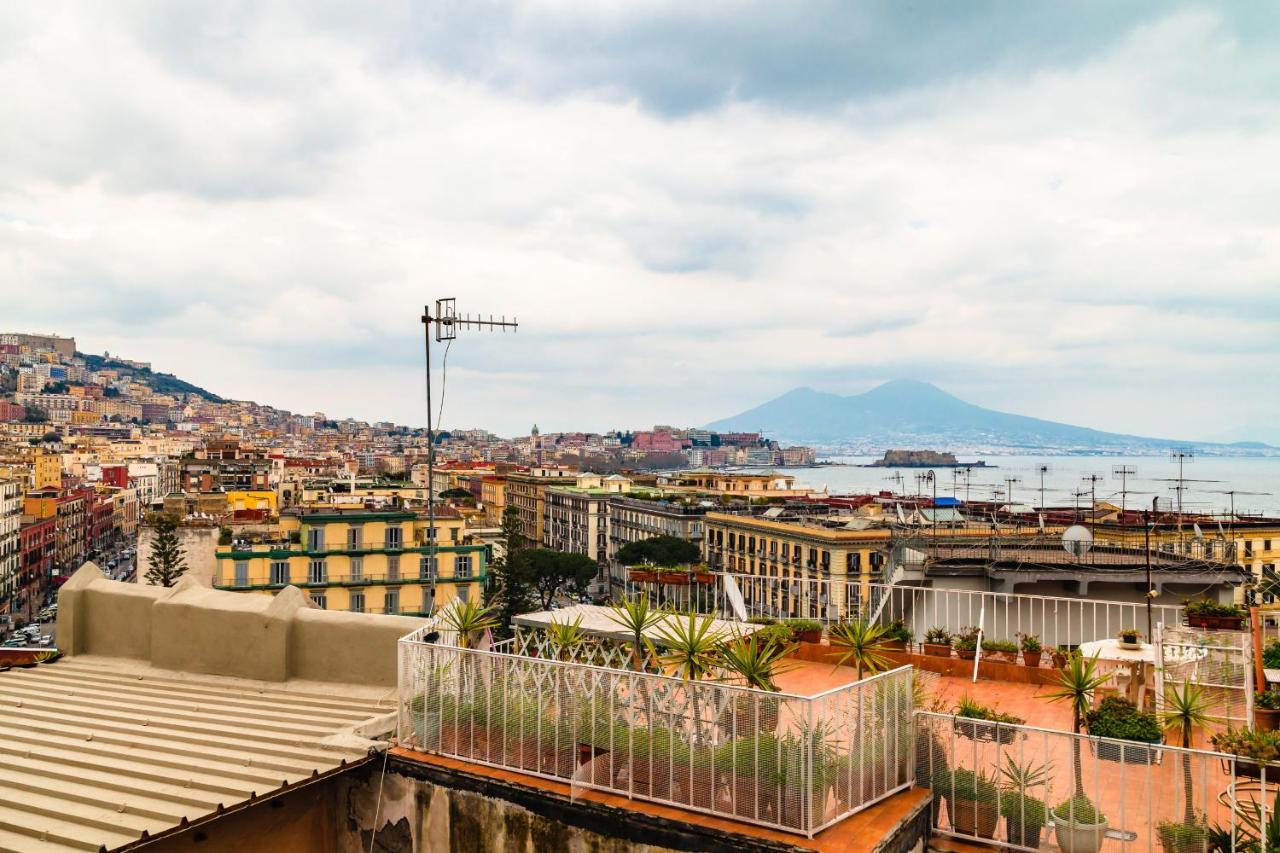 Seaview Apartment In Posillipo By Wonderful Italy 佩斯基耶拉德加达 外观 照片